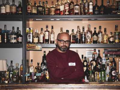 �Non sempre passa a trovarci il bravo ragazzo che magari stacca dal lavoro e viene a farsi una birra � afferma il 49enne titolare Pietro Caputo�. Soprattutto in settimana gira il �peggio�: persone poco raccomandabili che non fanno altro che ubriacarsi� 
